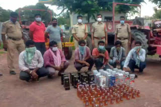 Seizure of 106 bottles of liquor moving from Telangana in bwthamcharla kurnool district