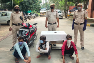 mobile snatchers and receiver arrested by police in dabri delhi