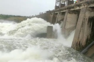 heavy flood water to gajuladinney project