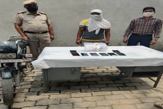 special staff police team arrested 2 miscreants including one minor in south east delhi