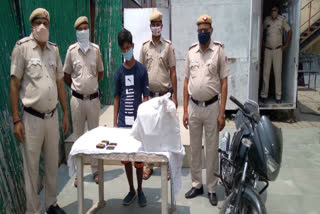 sarai kale Khan police arrested crook with 100 quarter illegal liquor in delhi