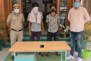 vikaspuri police arrested 2 snatchers