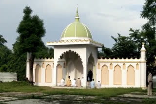 Five people prayed together in Idgah