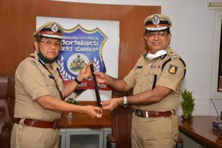 Kamal Pant takes charge, Kamal Pant takes charge as Bengaluru Police Commissioner, New Bengaluru Police Commissioner, New Bengaluru Police Commissioner Kamal Pant, New Bengaluru Police Commissioner Kamal Pant news, ಕಮಲ್​ ಪಂತ್ ಅಧಿಕಾರ ಸ್ವೀಕಾರ, ಬೆಂಗಳೂರು ಪೊಲೀಸ್​ ಆಯುಕ್ತರಾಗಿ ಕಮಲ್​ ಪಂತ್ ಅಧಿಕಾರ ಸ್ವೀಕಾರ, ಕಮಲ್​ ಪಂತ್ ಅಧಿಕಾರ ಸ್ವೀಕಾರ ಸುದ್ದಿ, ಕಮಲ್​ ಪಂತ್ ಅಧಿಕಾರ ಸ್ವೀಕಾರ,