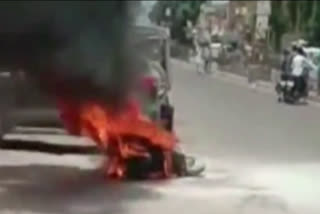 Hanumangarh scooty fire, हनुमानगढ़ स्कूटी में आग