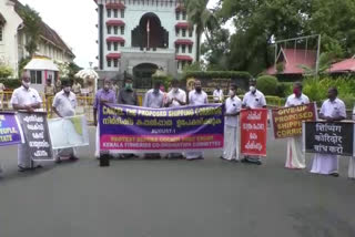 new shipping lane  Fishermen's organization  protest  പുതിയ കപ്പൽ പാത  മത്സ്യത്തൊഴിലാളി സംഘടനകൾ  മത്സ്യത്തൊഴിലാളി  ടി.എൻ. പ്രതാപൻ  ഹൈബി ഈഡൻ എം.പി.