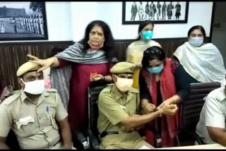 Women tied rakhi to policemen in Dwarka Police Headquarters delhi