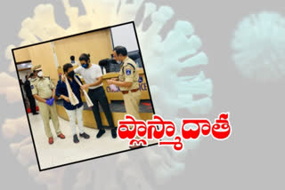 Enduri Varun sai honored by Cyberabad  CP an vijay deverakonda