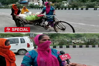 Women rickshaws are being forced to carry water continuously for 6 years in delhi