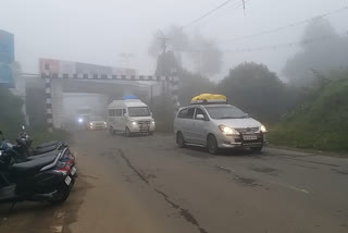 Cloudy with rain in Coonoor; Motorists in trouble
