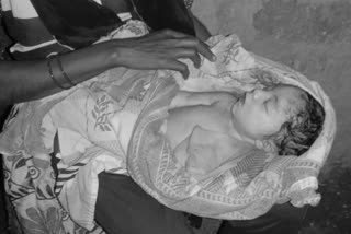 woman gave birth to baby in the auto and child died in bhadradri kothagudem district