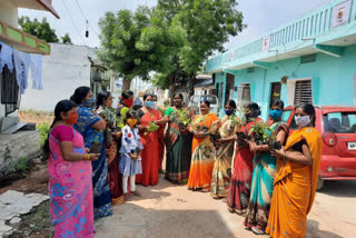 మొక్కలు పంపిణీ చేసిన కౌన్సిలర్ జ్ఞానేశ్వరి గంగపుత్ర