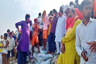 MLA arrived to investigate after allegations of irregularities in dam repair work in Bettiah