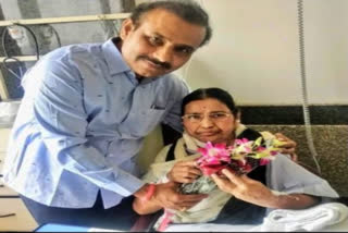 Rajesh Tope  Uddhav Thackeray  Sharadatai  Maharashtra  Maharashtra Health Minister  Mother of Rajesh Tope  Sharadatai Ankushrao Tope  Health Minister Rajesh Tope  മഹാരാഷ്ട്ര ആരോഗ്യമന്ത്രി രാജേഷ് ടോപെയുടെ മാതാവ് അന്തരിച്ചു  ചരമ വാര്‍ത്ത  മഹാരാഷ്ട്ര വാര്‍ത്ത