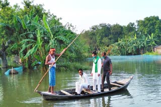 Tej Pratap Yadav visits flood affected area in Vaishali