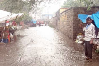 etvbharat news,  rajasthan news,  etvbharat news,  rajasthan hindi news,  रानीवाड़ा में बारिश,  जालोर का मौसम,  Heavy rain in raniwara