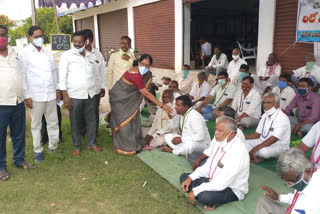 handloom workers' hunger strike  has been called off in Yadadri Bhuvanagiri