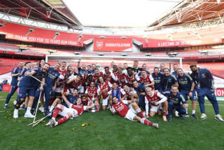 Arsenal beat chelsea by 2-1 to win their 14th fa cup title