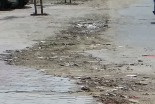 rajouri garden road is disrepair due to departmental negligence