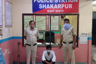 Shakarpur police arrested accused for stealing lakhs of rupees from account by befriending woman