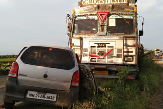 4 people death in  car accident in akola