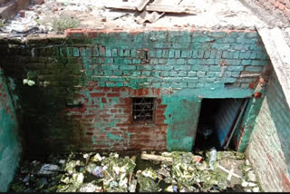 houses down due to road construction and water entering inside at brij vihar colony in kirari