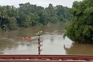 പത്തനംതിട്ട കാൺമാനില്ല  തിരുവല്ല മണിമലയാറ്  മണിമലയാറ്റിൽ കുളിക്കാനിറങ്ങിയ യുവാക്കളെ കാണാതായി  കുറ്റൂർ റെയിൽവേ മേൽപ്പാലം  Thiruvalla manimalayaar  pathanamthitta missing  kuttoor