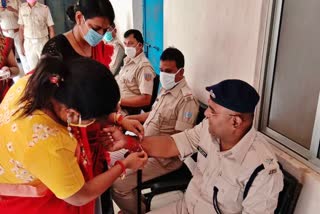 Women celebrated Raksha Bandhan with policeman in Chaibasa