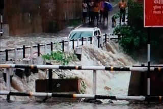 Car left overflowing into drain,  नाले में बहने से बची कार