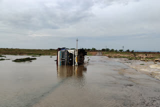 Dumper uncontrollably overturns