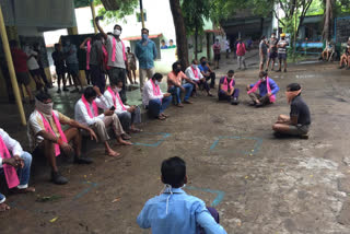 Singareni employees protest Kovid tests for workers at the Mancherial Cosipet mines