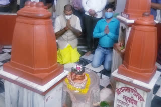 MLA Sangeet Som offered prayers at Datia Pitambara Peeth