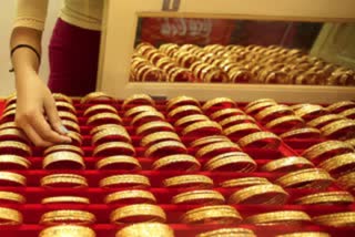 Bull run continues: Gold touches Rs 54,199 in futures market