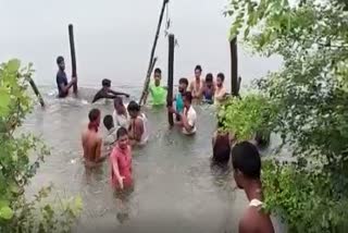 ring dam broken in azamgarh