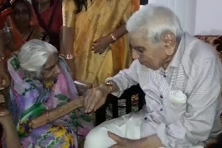 बुजुर्ग भाई बहन ने मनाई राखी का त्योहार, Elderly siblings celebrated Rakhi festival