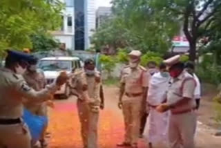guntur dst gurajala ci cure from corona and police staff grand welcome