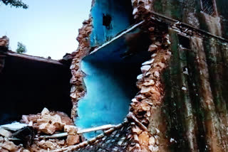 Bharatpur news, house collapsed, girl dies