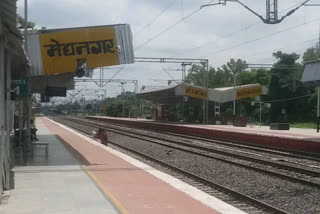 Broken overbridge at railway station in Jhabua, people are in trouble