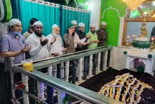 Prayer at the Dargah