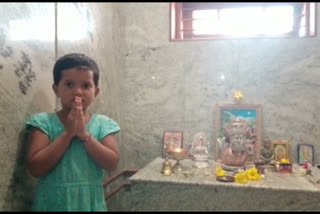 girl-prayers-for-siddaramaiah-in-badami