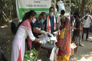 আইআইটি গুৱাহাটীৰ শিক্ষাৰ্থীৰ দ্বাৰা হাউলীত বান সাহাৰ্য বিতৰণ