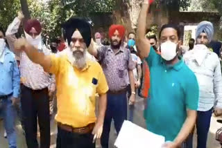 Water Resources Department workers protest against the abolition of vacancies in gurdaspur