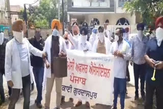 Demonstration by rural pharmacists playing bells and barrels in gurdaspur