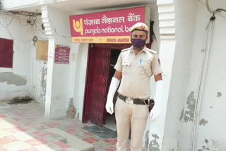 dwarka police investigating security at banks and atm due to increased robbery cases