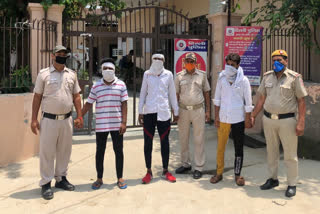 sonia vihar police arrested three miscreants for robbing man and shot bullet in delhi