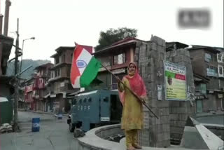 Jammu and Kashmir: Bharatiya Janata Party member Rumysa Rafiq hoists the national flag at Lal Chowk in Anantnag