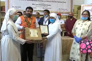 covid kits distributed to the old age homes by rotary club in hyderabad