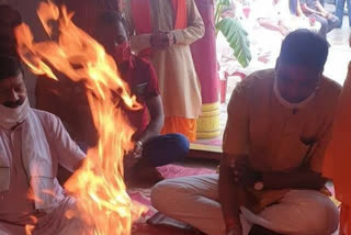 MLA recited and performed havan in Sharda temple
