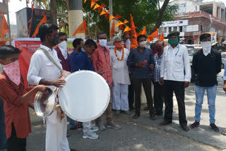 राम भक्तों ने बजाए ढोल-नगाड़े, Ram devotees played drums