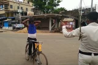 Belda police force a people to tie his shirt on face